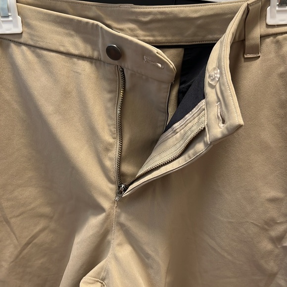 33. Lululemon Commission Classic-Fit Short 7” Warpstreme Khaki Outdoor - Picture 14 of 16